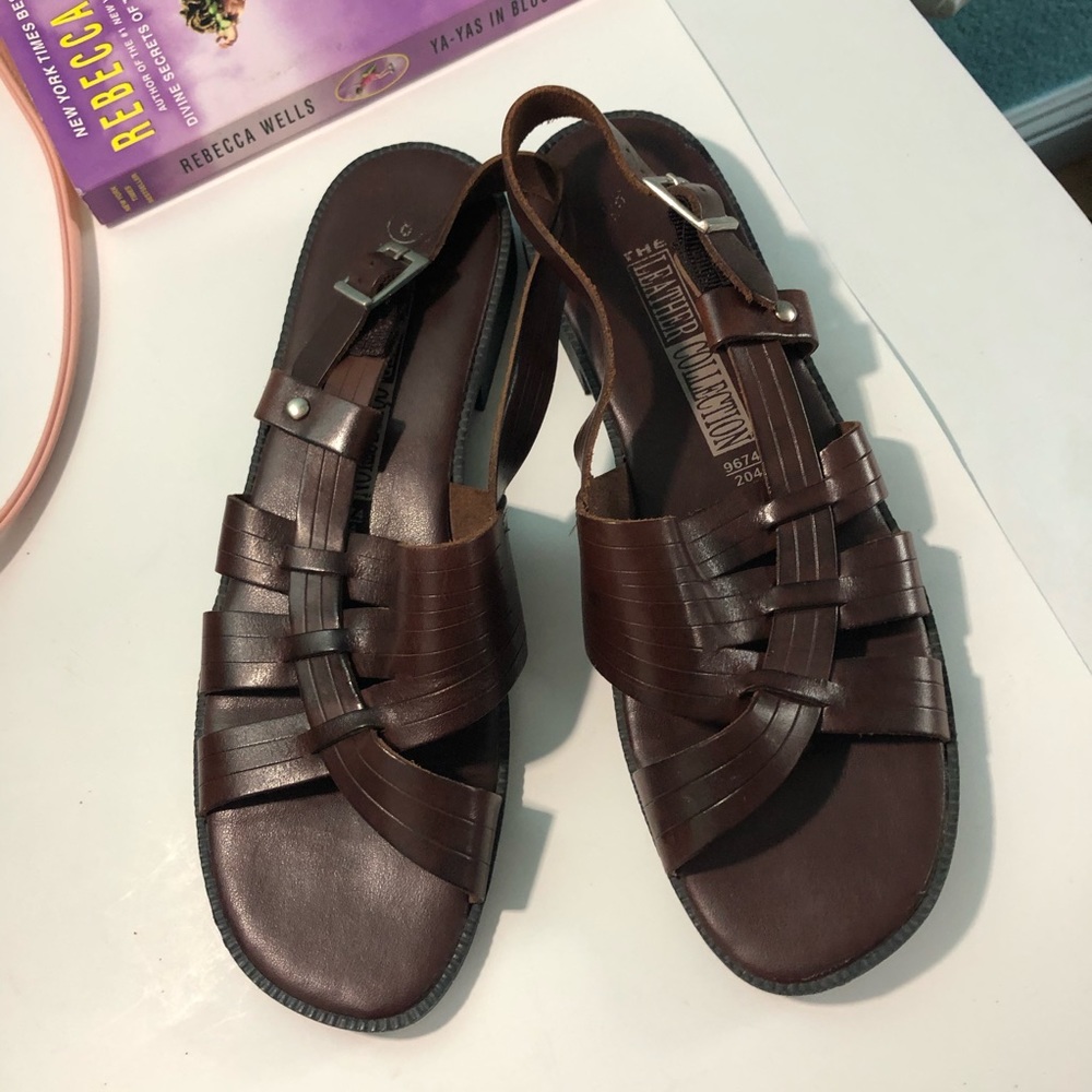 Like new The Leather Co.brown strappy sandals 8
